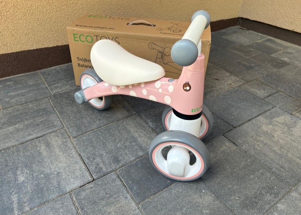 Nowy rowerek trzykołowy