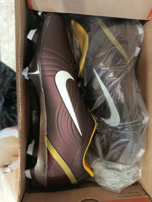 Chuteiras CR7 lightspeed