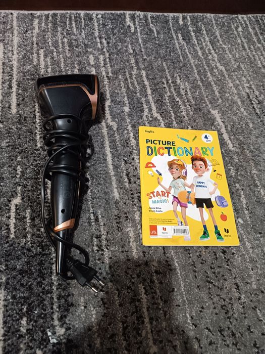 Prancha maquina de cabelo em bom estado  e livro ingles do 4 ano