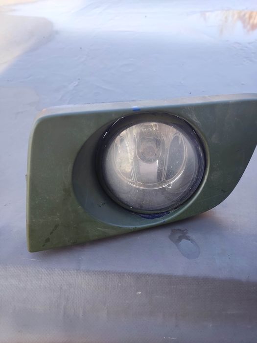 Протитуманка передня права Mazda b2500 UM95-V7-220