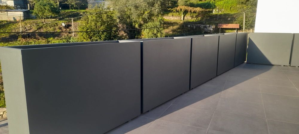 Floreira Mod. 120x30xh85cm RAL 7016