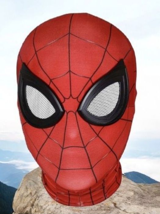 Czerwona maska spiderman