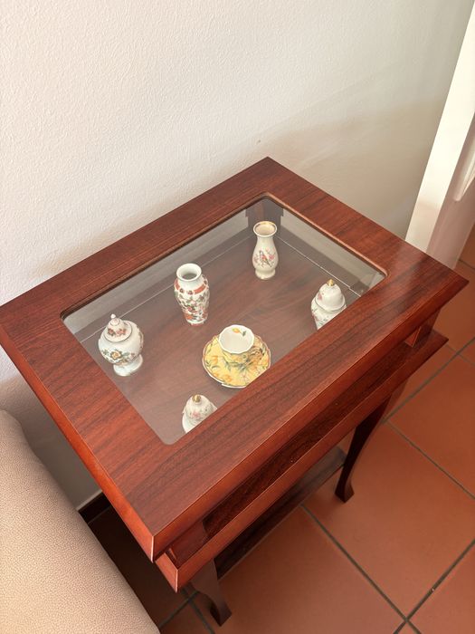 Duas Mesas de apoio vintage como novas
