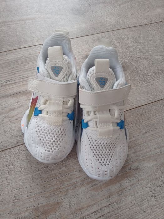 Нові кросівки для дівчинки 27-28 розмір