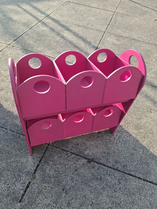 Armário de brinquedos com caixas amovíveis