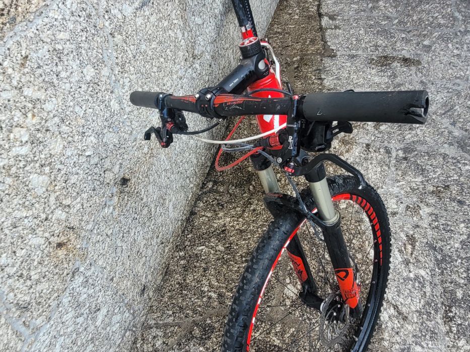 Specialized S-Works Stumpjumper HT – Carbono – precisa revisão