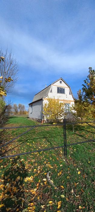 Продаж будинку. Прямий вихід до водойми