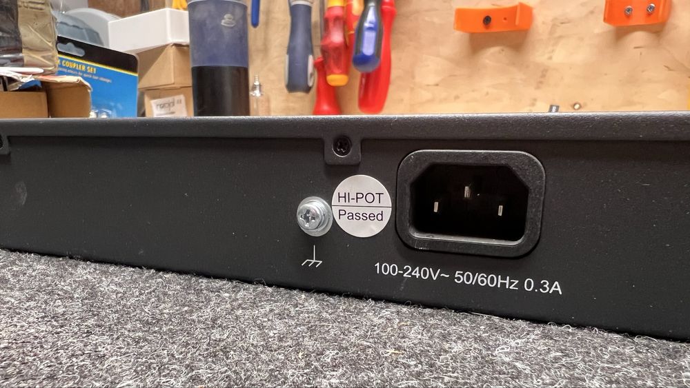 Switch tp-link 16 portow rack