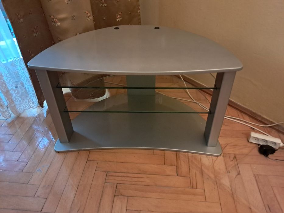 Sprzedam szafke pod telewizor. Wymiary 90x54x50 stan db nosi ślady uży