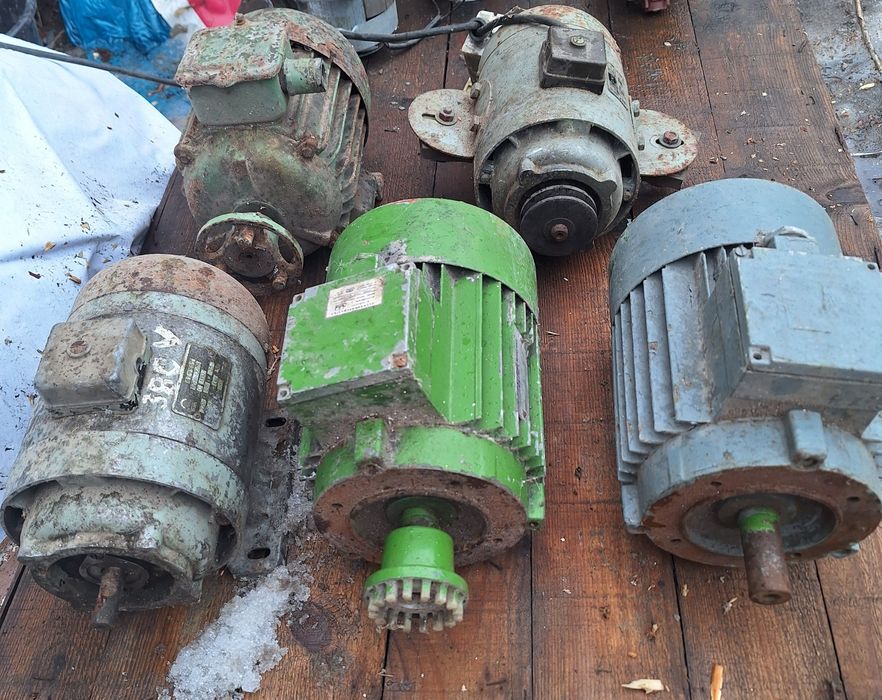 Zestaw silników elektrycznych PRL  5 sztuk