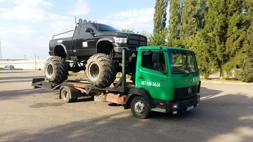 Продам евакуатор мерседес 809