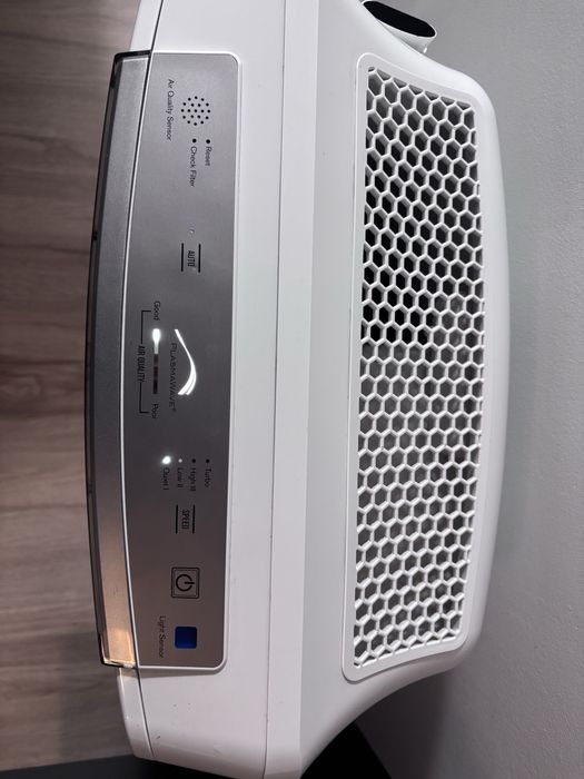 Oczyszczacz powietrza Elektrolux EAP300 z jonizacja