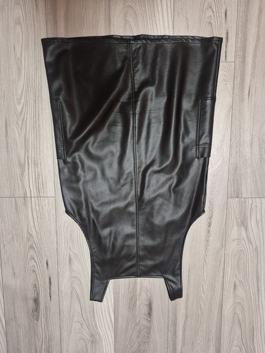 Жіночий шкіряний сарафан прямого крою