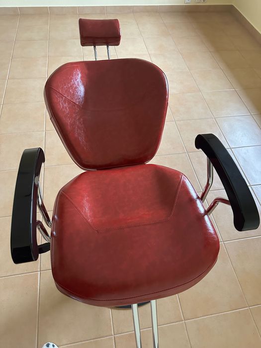 Poltrona hidráulica para barbearia / estética com apoio de cabeça
