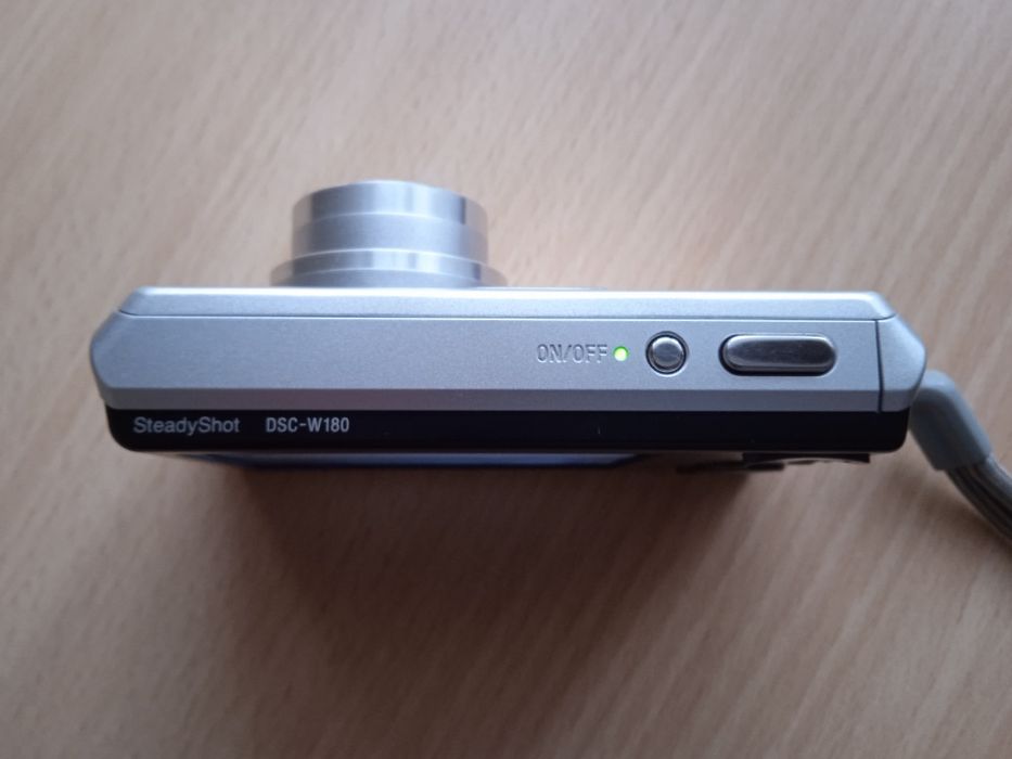 Цифровий фотоапарат SONY Cyber-shot в повній комплектації