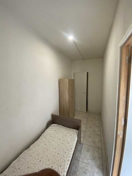 Alugo quarto solteiro/a