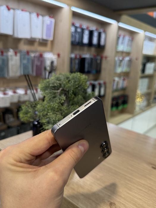 Б/у Samsung Galaxy S25 12/128Gb Silver | USA