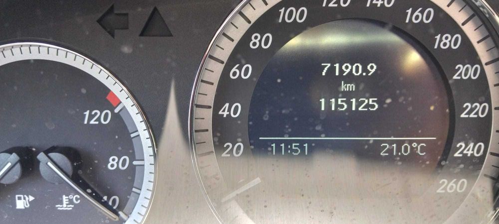 Venda de automóvel Mercedes C 220 CDI AMG com 115125 Km do ano 2010, com livro de histórico na marca, 1 dono.