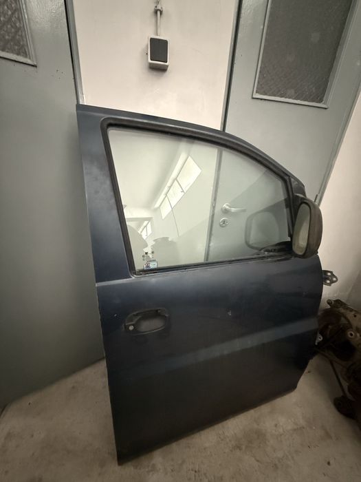 Porta Dianteira Direita Hyundai H1 (Com Vidro e Espelho)