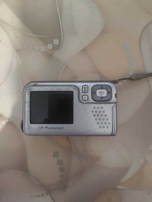 Продам фотоапарати Sanyo, HP (на запчастини чи під відновлення)