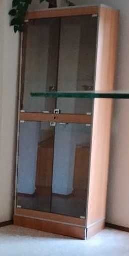 Тумба мебельная , шкаф стеклянный с замком .