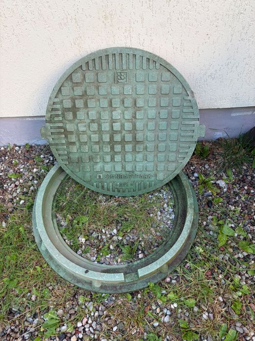pokrywa właz do studzienki szamba