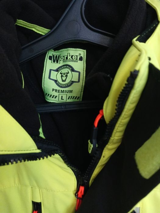 Чоловіча брендова салатова лижна куртка