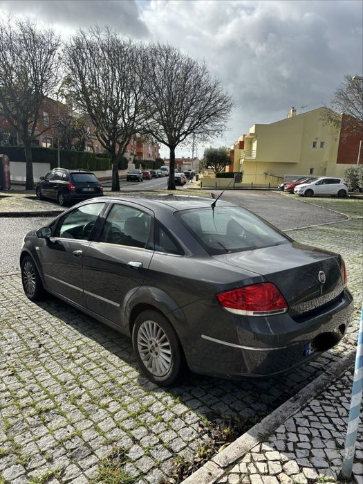 Fiat linea 1.3 multijet 2010 com apenas 193mil km Este sedan de 2010 oferece conforto e eficiência, ideal para quem procura um veículo fiável