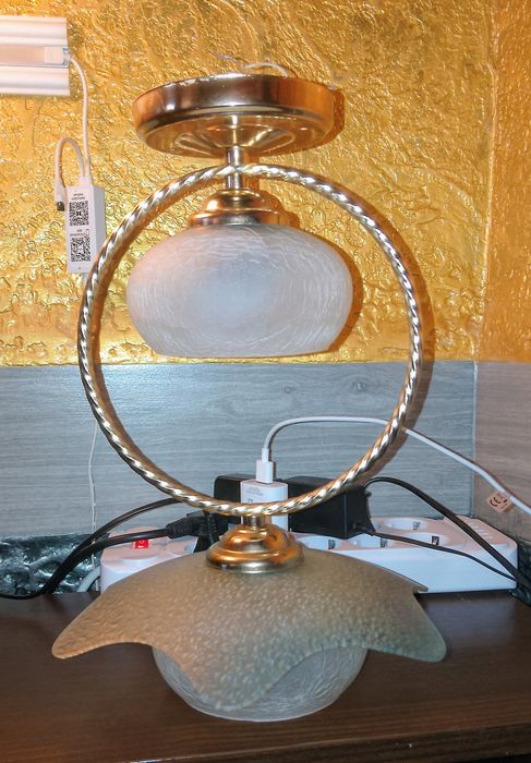 Люстра потолочная.