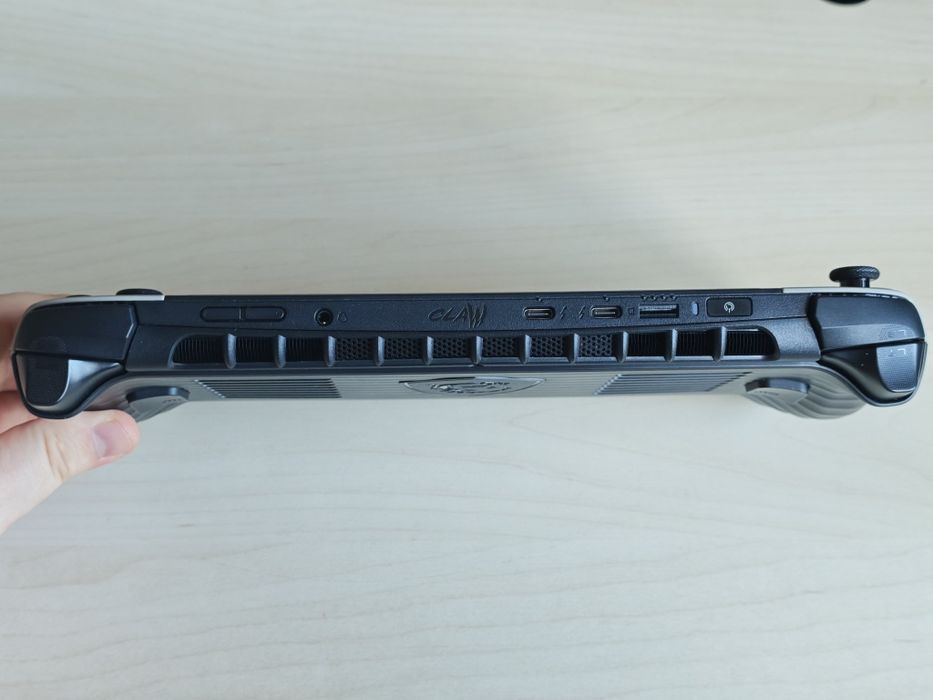 MSI Claw 8 AI+ A2VM 1TB + case Jsaux