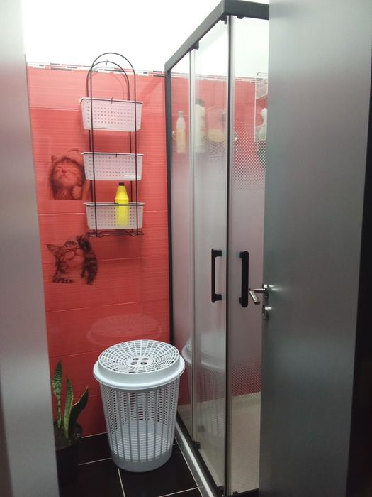 Aluga-se quarto...