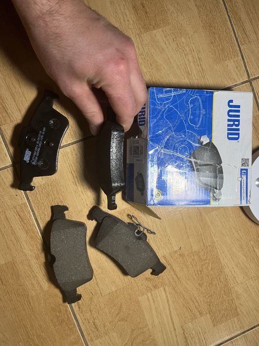 Тормозні колодки  на Renault laguna 2