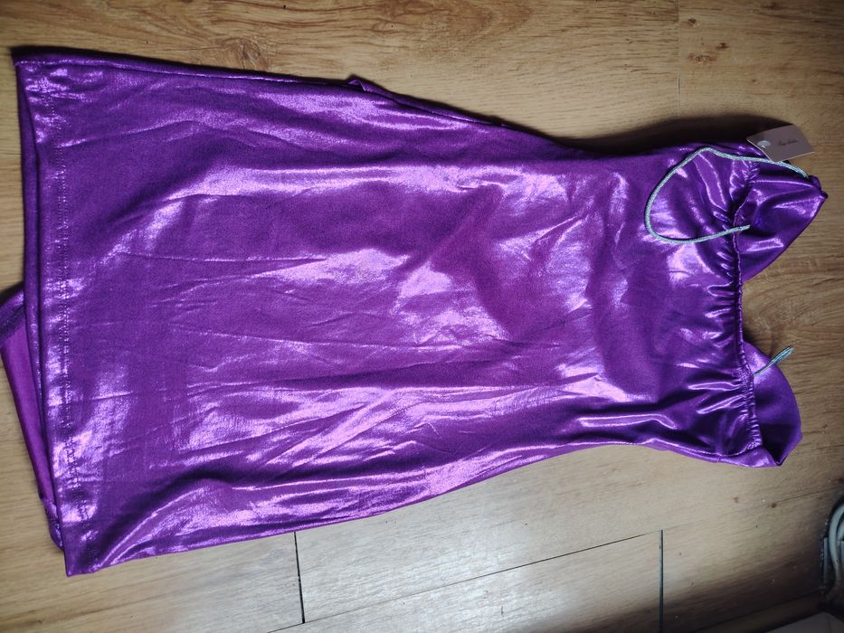 Zjawiskowa sukienka błyszcząca