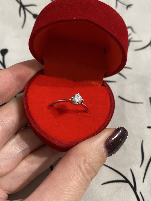 Каблучка з білого золота, 585 пр., вживана в гарному стані.