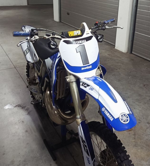 Yamaha YZ 250 Matriculada – Totalmente Reconstruída (FMF, Suspensões e Pneus Novos