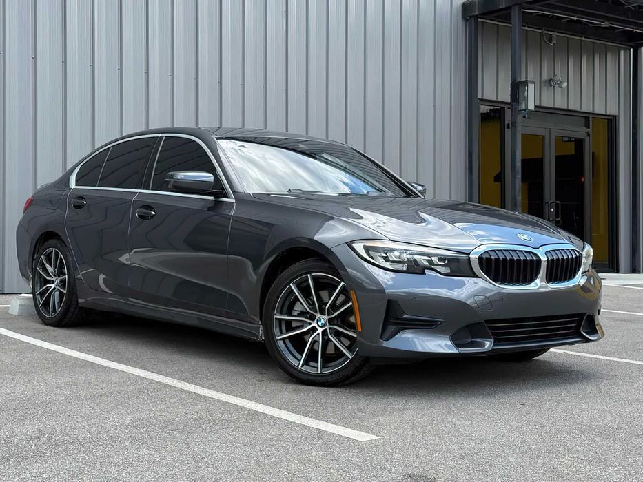 BMW 330i      2019