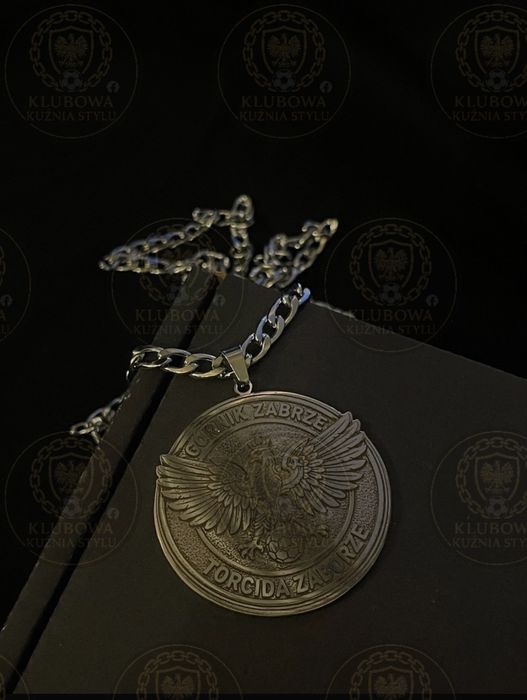 Złoty łańcuszek z przywieszką ( wszystkie kluby)