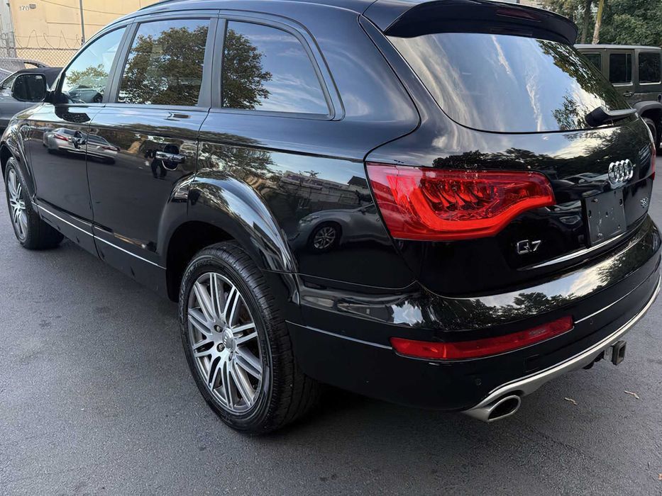 Audi Q7      2015