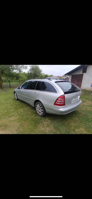 Автомобіль Мерседес w203