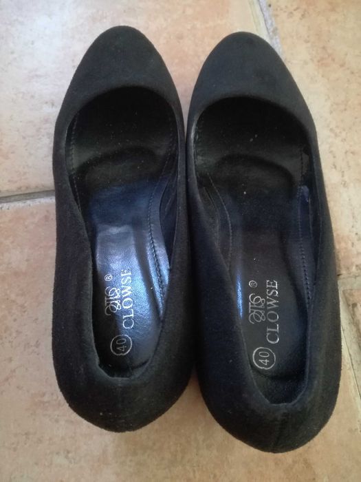 Sapatos pretos camurça Clowse