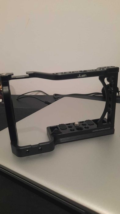 Case/Cage para Sony ZVE10  ATÉ A A6600  – Nova, sem uso