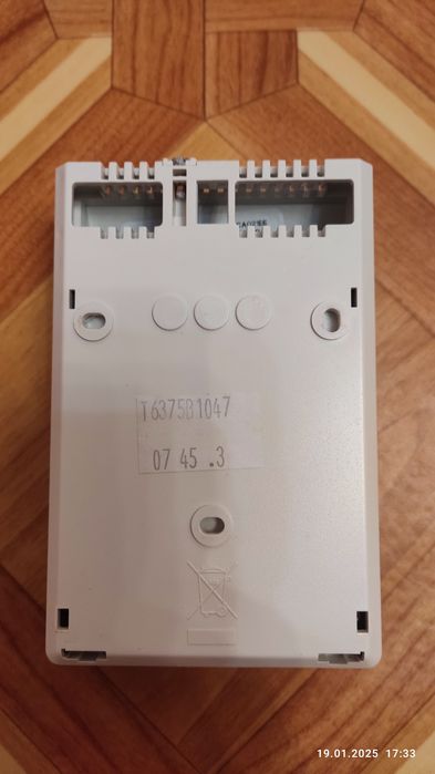 Carrier T6375B1047 термостат для управления fan-coil. Новый