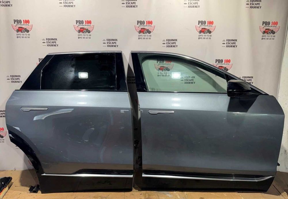 Двері праві взборі дзеркало Каділак Кадиллак Cadillac Lyriq 2023 -2025