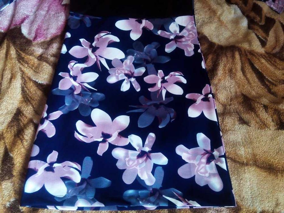 Сукня в квітковий принт, зі шкіряною вставкою