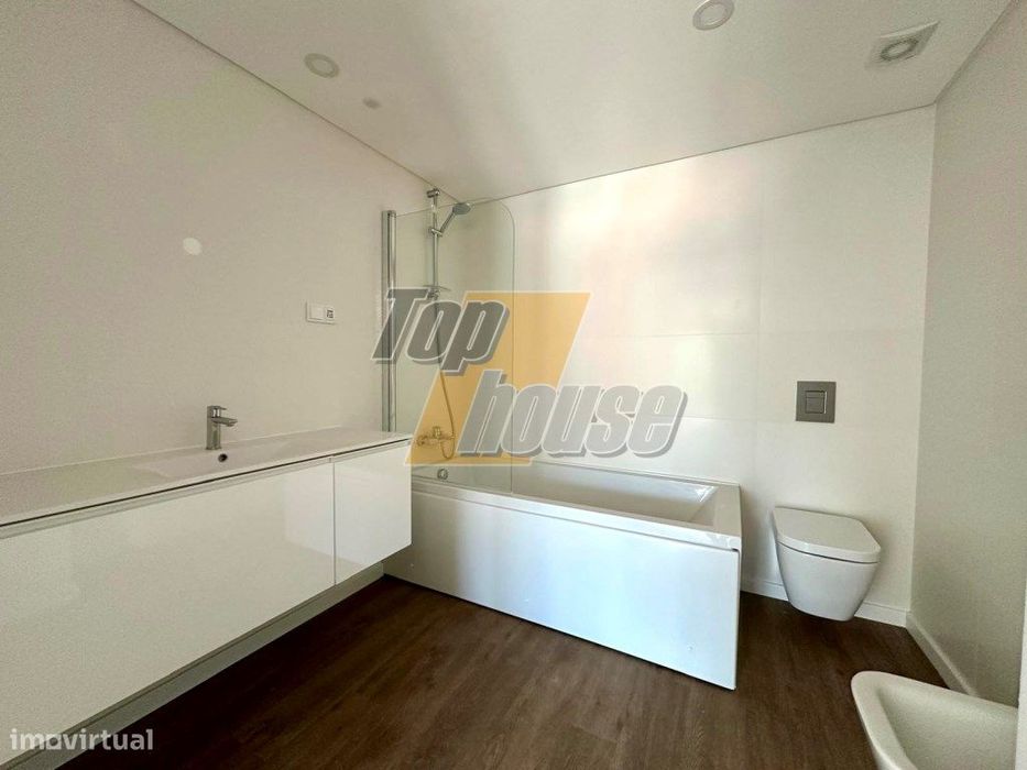 Apartamento T2 Novo Para Arrendar | Costa Da Caparica