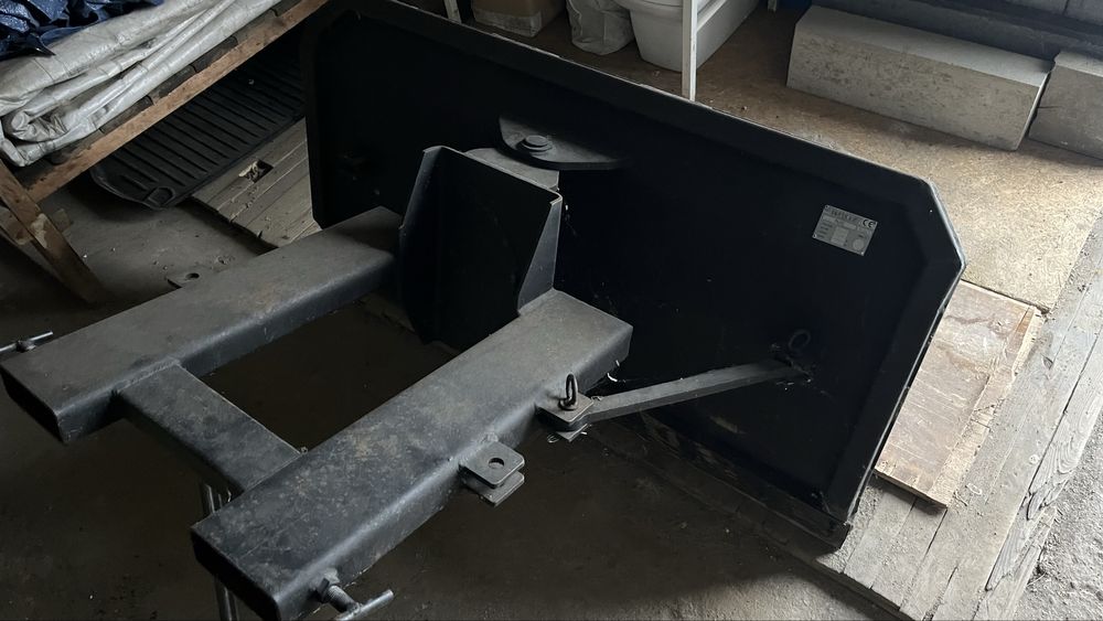 Pług do odśnieżania do wózka widłowego