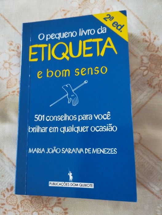 Livro "O pequeno livro da Etiqueta e bom senso"