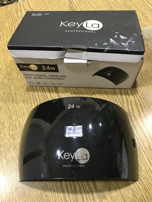 Лампа для манікюру.