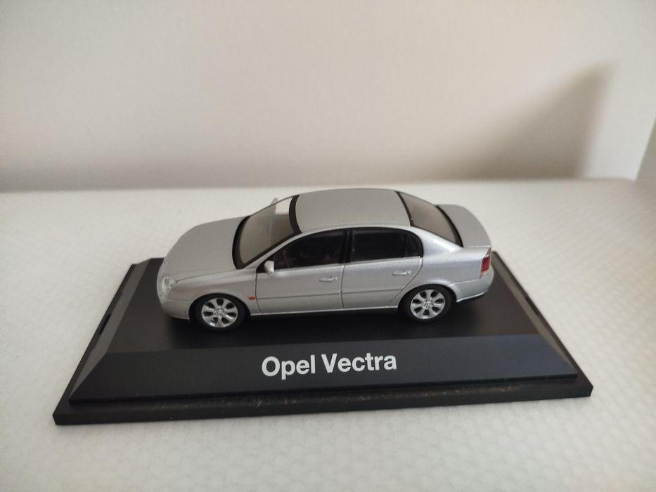 Miniatura Opel Vectra 1/43 Nova