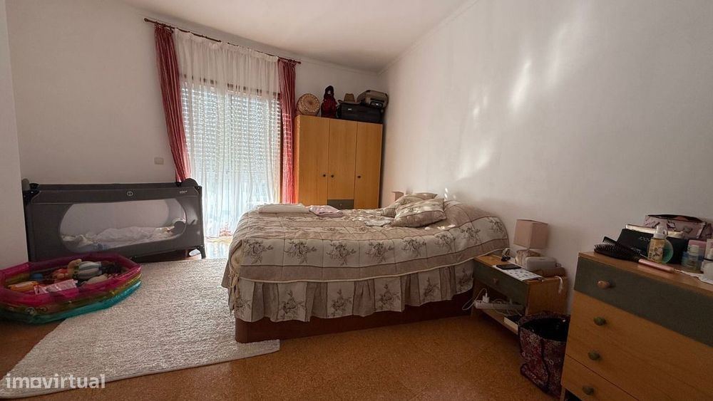 Apartamento T2 com arrumo varanda e vistas de ria. A 2 minutos da p...
